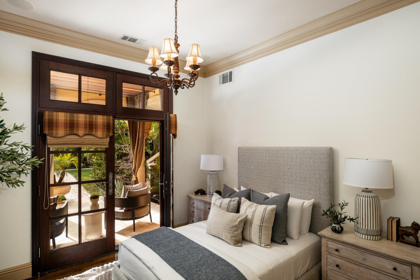 Detail Gallery Image 29 of 56 For 925 Seabury Rd, Hillsborough,  CA 94010 - 6 Beds | 9/2 Baths