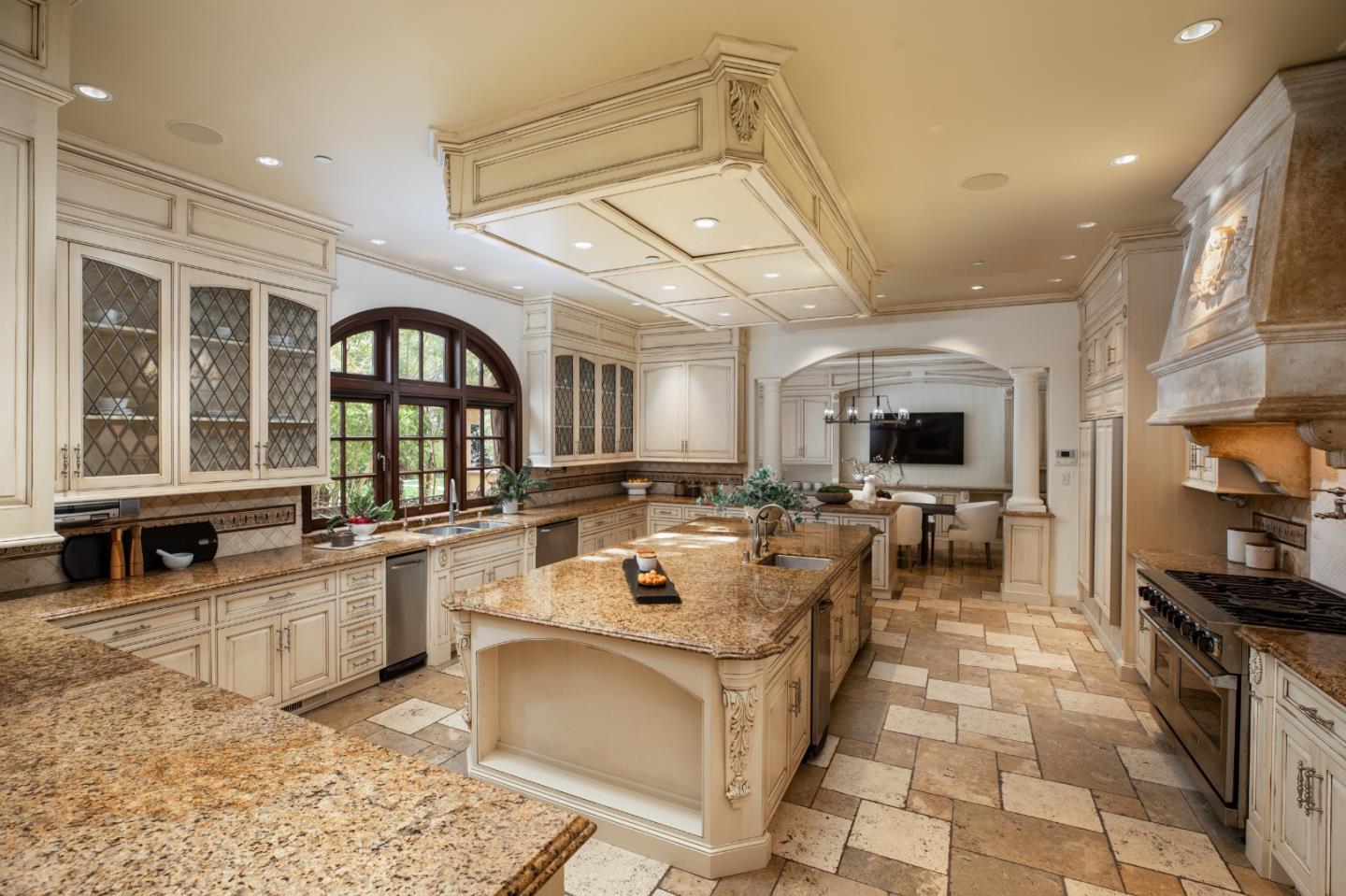 Detail Gallery Image 8 of 56 For 925 Seabury Rd, Hillsborough,  CA 94010 - 6 Beds | 9/2 Baths