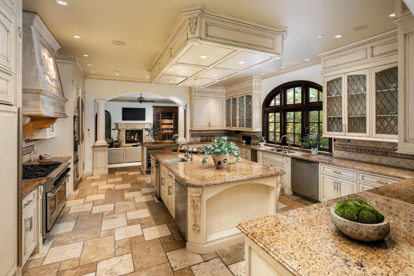 Detail Gallery Image 9 of 56 For 925 Seabury Rd, Hillsborough,  CA 94010 - 6 Beds | 9/2 Baths