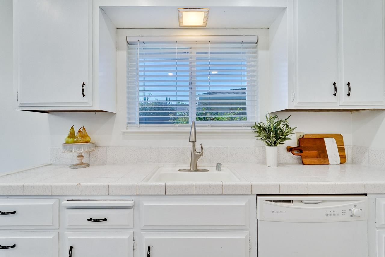 Detail Gallery Image 12 of 82 For 570-572 La Conner Dr, Sunnyvale,  CA 94087 - – Beds | – Baths