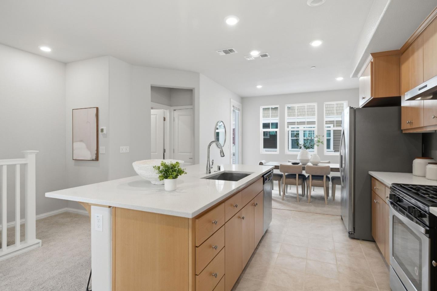 Detail Gallery Image 14 of 53 For 217 Orbit Way, Mountain View,  CA 94043 - 3 Beds | 3/1 Baths