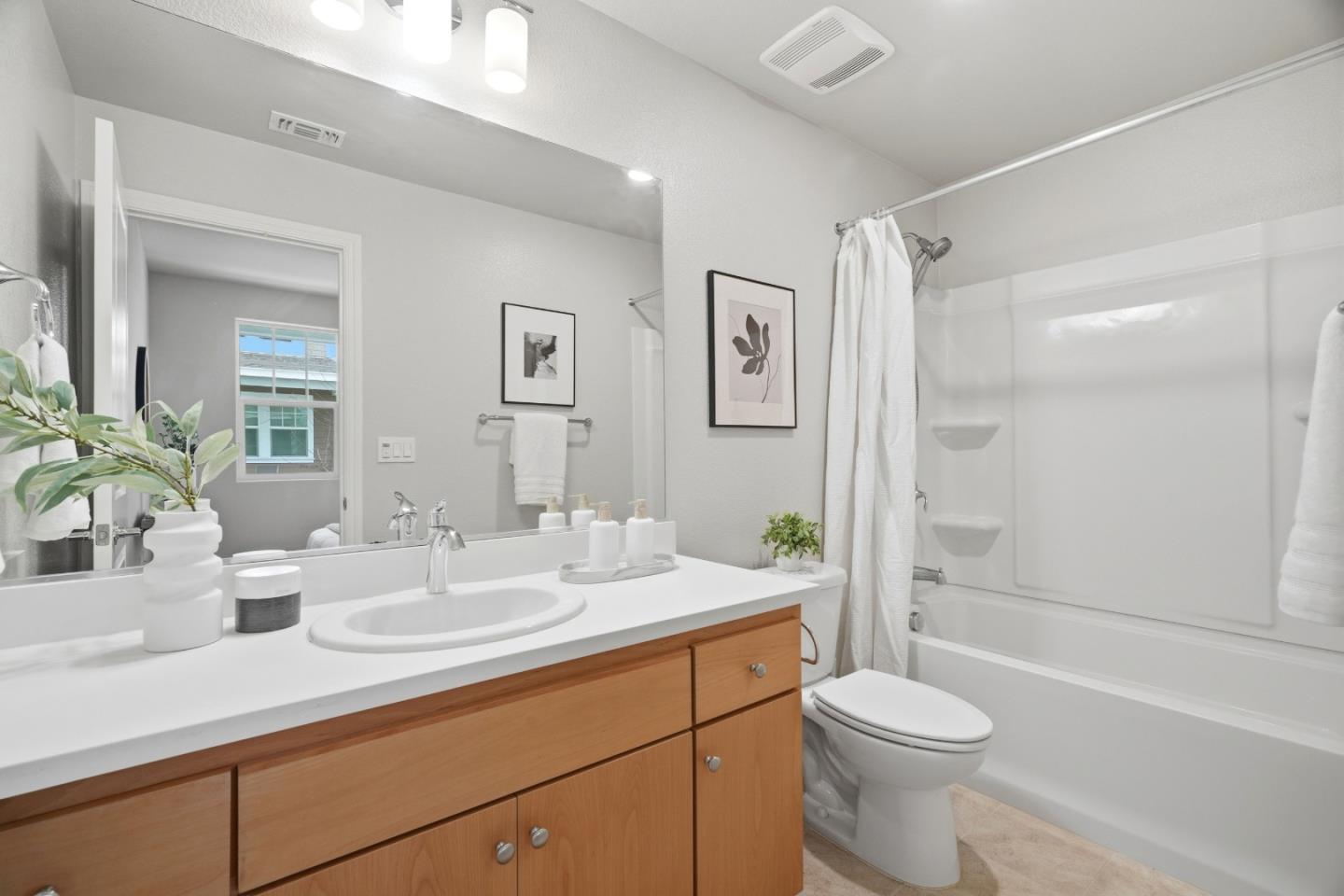 Detail Gallery Image 23 of 53 For 217 Orbit Way, Mountain View,  CA 94043 - 3 Beds | 3/1 Baths