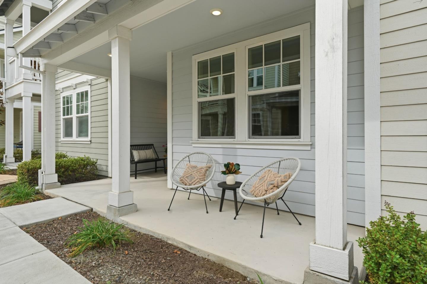 Detail Gallery Image 3 of 53 For 217 Orbit Way, Mountain View,  CA 94043 - 3 Beds | 3/1 Baths