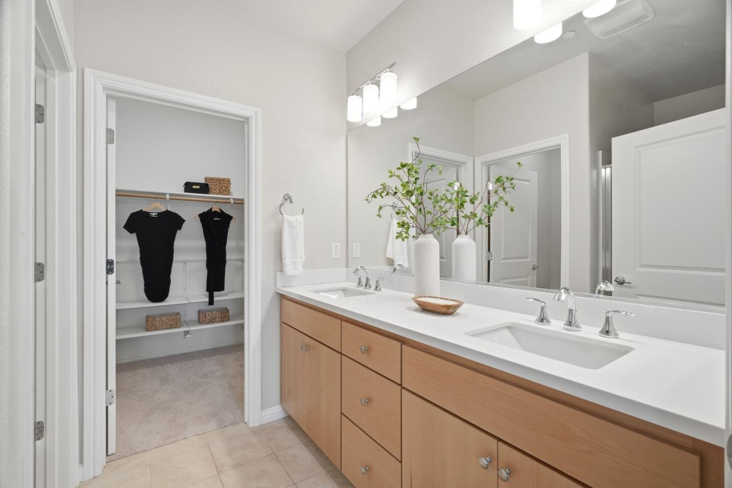 Detail Gallery Image 31 of 53 For 217 Orbit Way, Mountain View,  CA 94043 - 3 Beds | 3/1 Baths