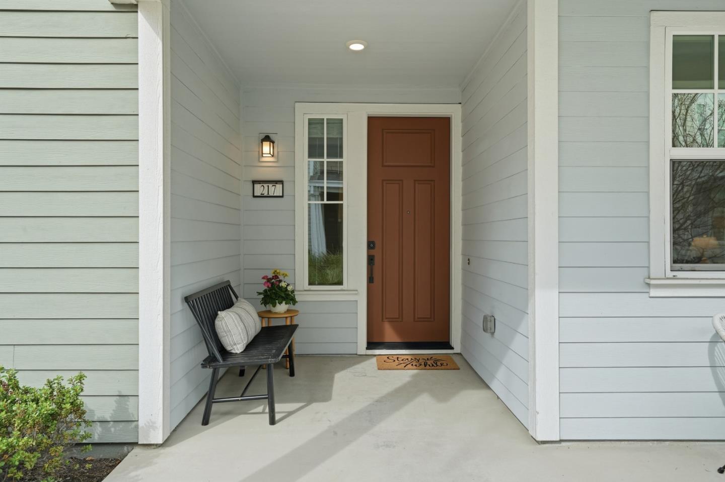 Detail Gallery Image 4 of 53 For 217 Orbit Way, Mountain View,  CA 94043 - 3 Beds | 3/1 Baths