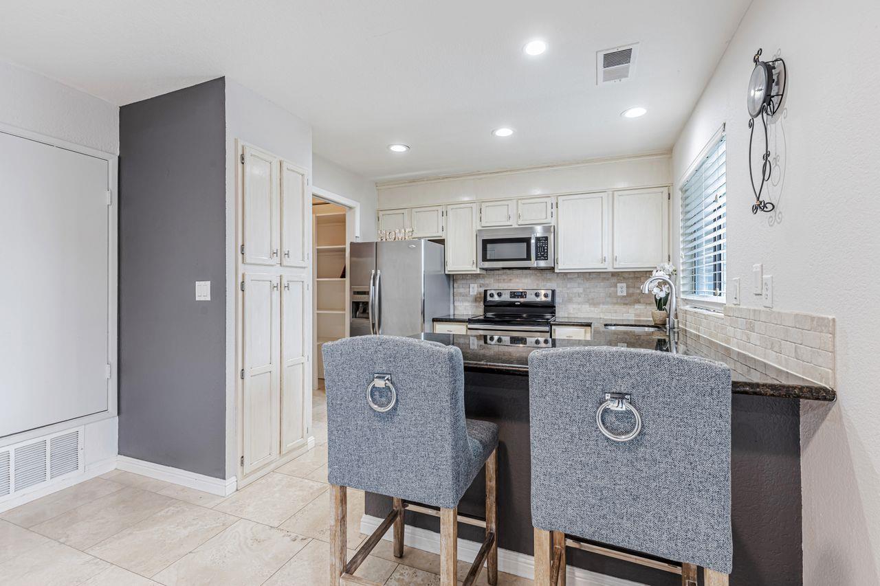 Detail Gallery Image 5 of 19 For 94 Elder Dr #F,  Pacheco,  CA 94553 - 2 Beds | 2 Baths