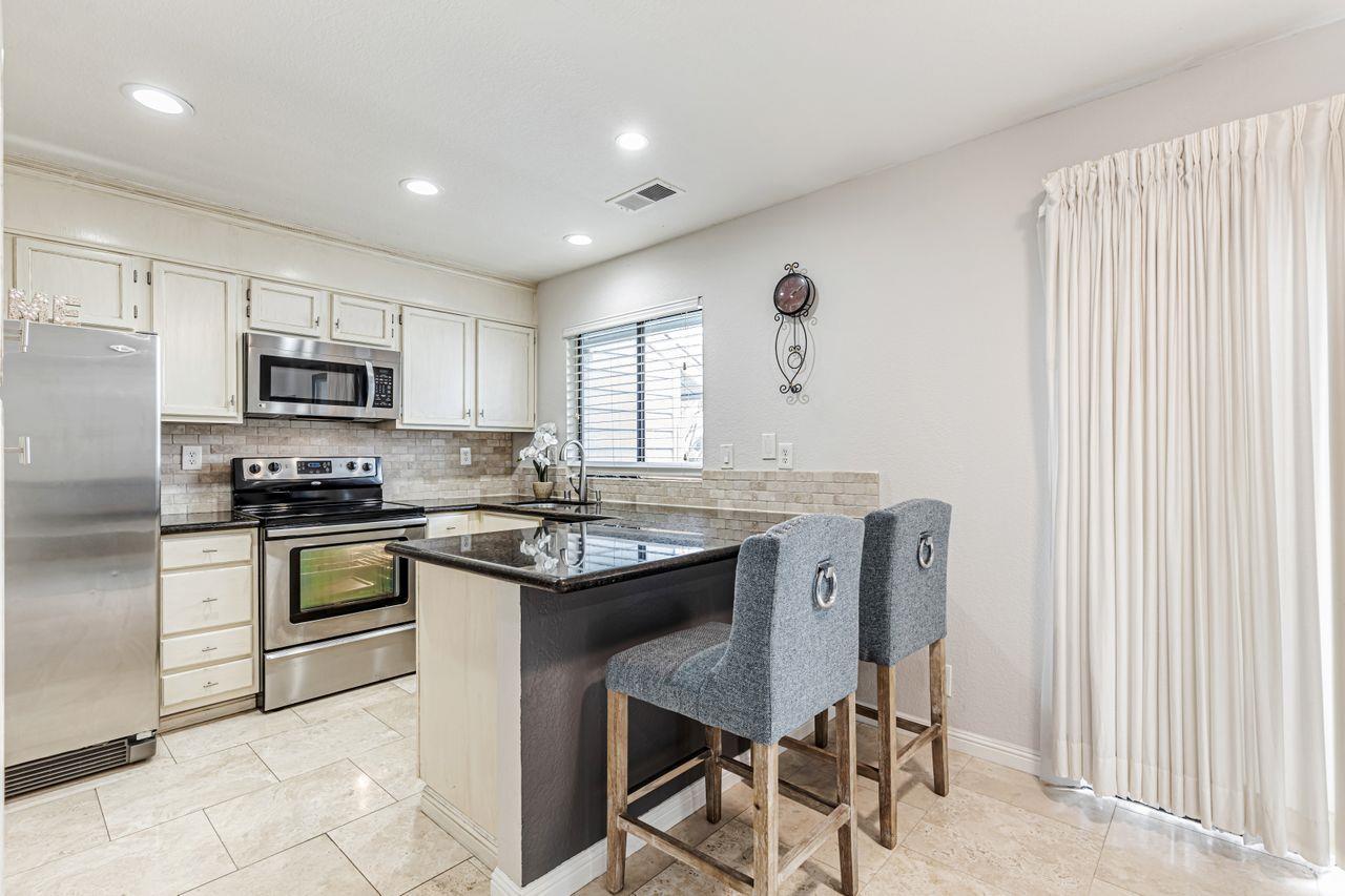 Detail Gallery Image 6 of 19 For 94 Elder Dr #F,  Pacheco,  CA 94553 - 2 Beds | 2 Baths