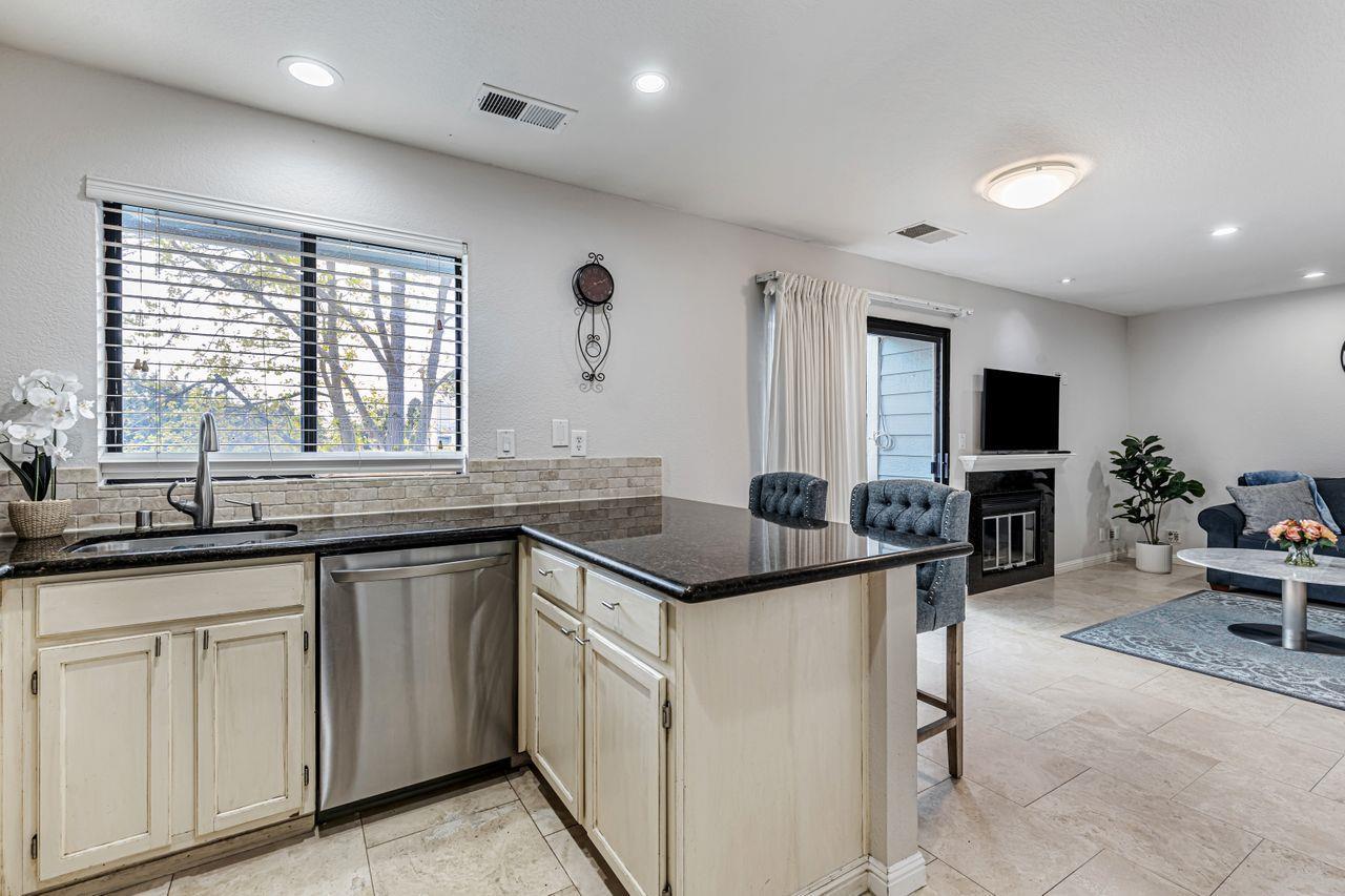 Detail Gallery Image 7 of 19 For 94 Elder Dr #F,  Pacheco,  CA 94553 - 2 Beds | 2 Baths