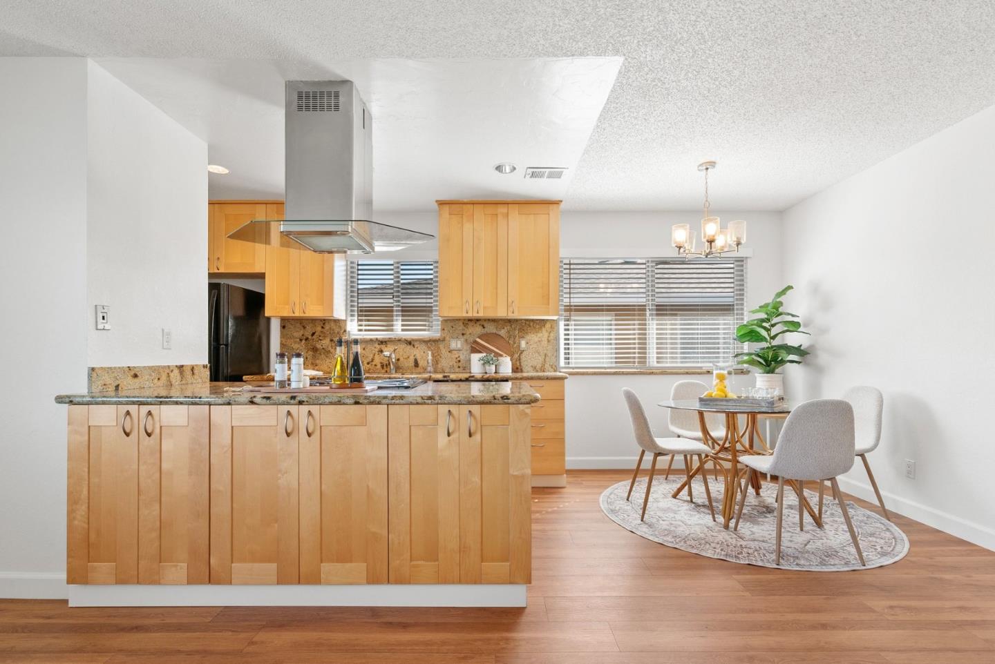 Detail Gallery Image 10 of 41 For 4465 Diamond St #4,  Capitola,  CA 95010 - 2 Beds | 1 Baths