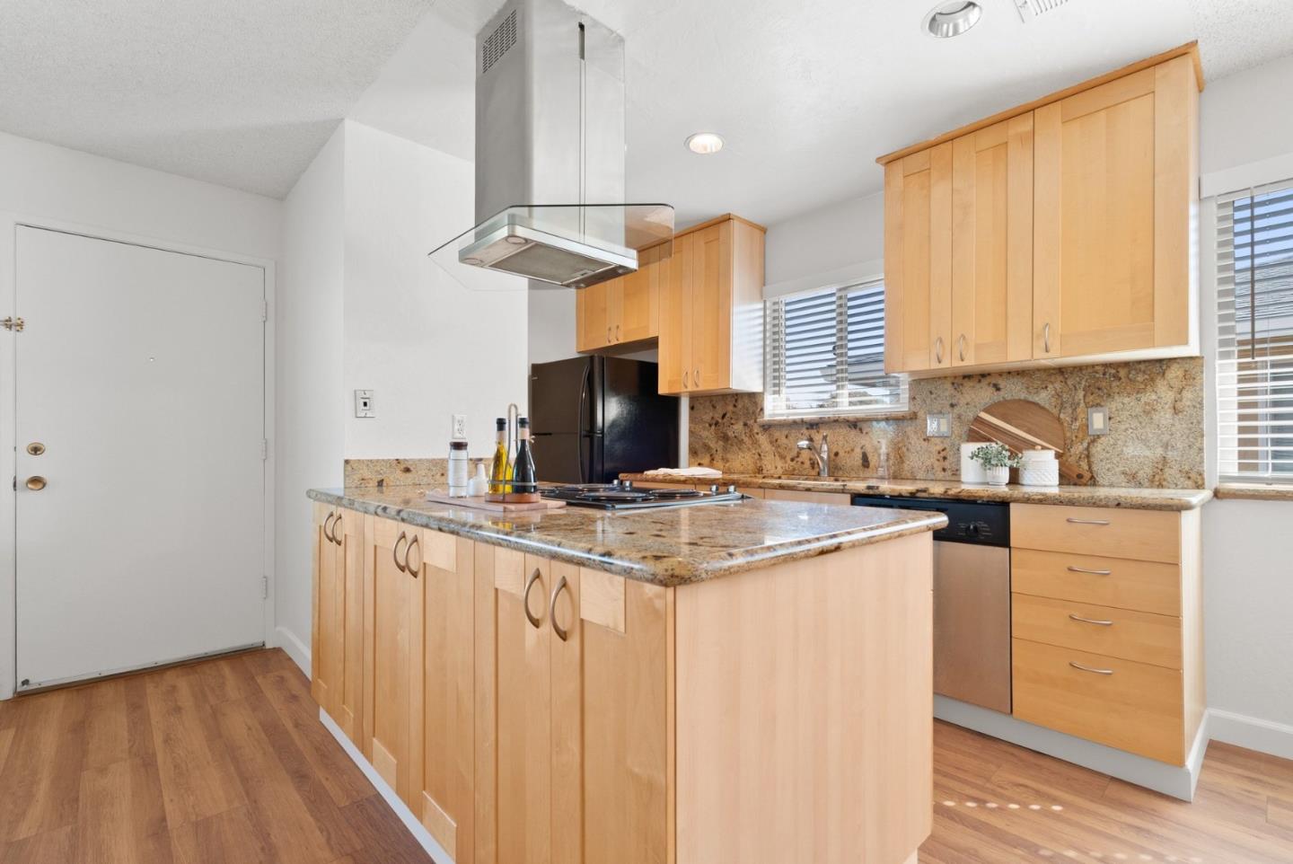 Detail Gallery Image 14 of 41 For 4465 Diamond St #4,  Capitola,  CA 95010 - 2 Beds | 1 Baths