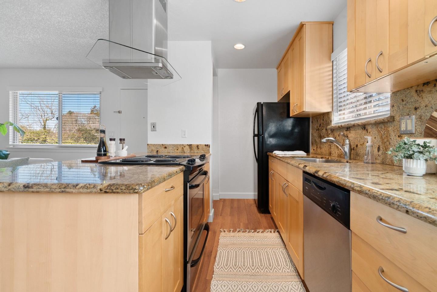 Detail Gallery Image 18 of 41 For 4465 Diamond St #4,  Capitola,  CA 95010 - 2 Beds | 1 Baths