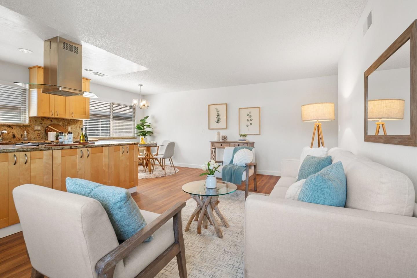 Detail Gallery Image 4 of 41 For 4465 Diamond St #4,  Capitola,  CA 95010 - 2 Beds | 1 Baths