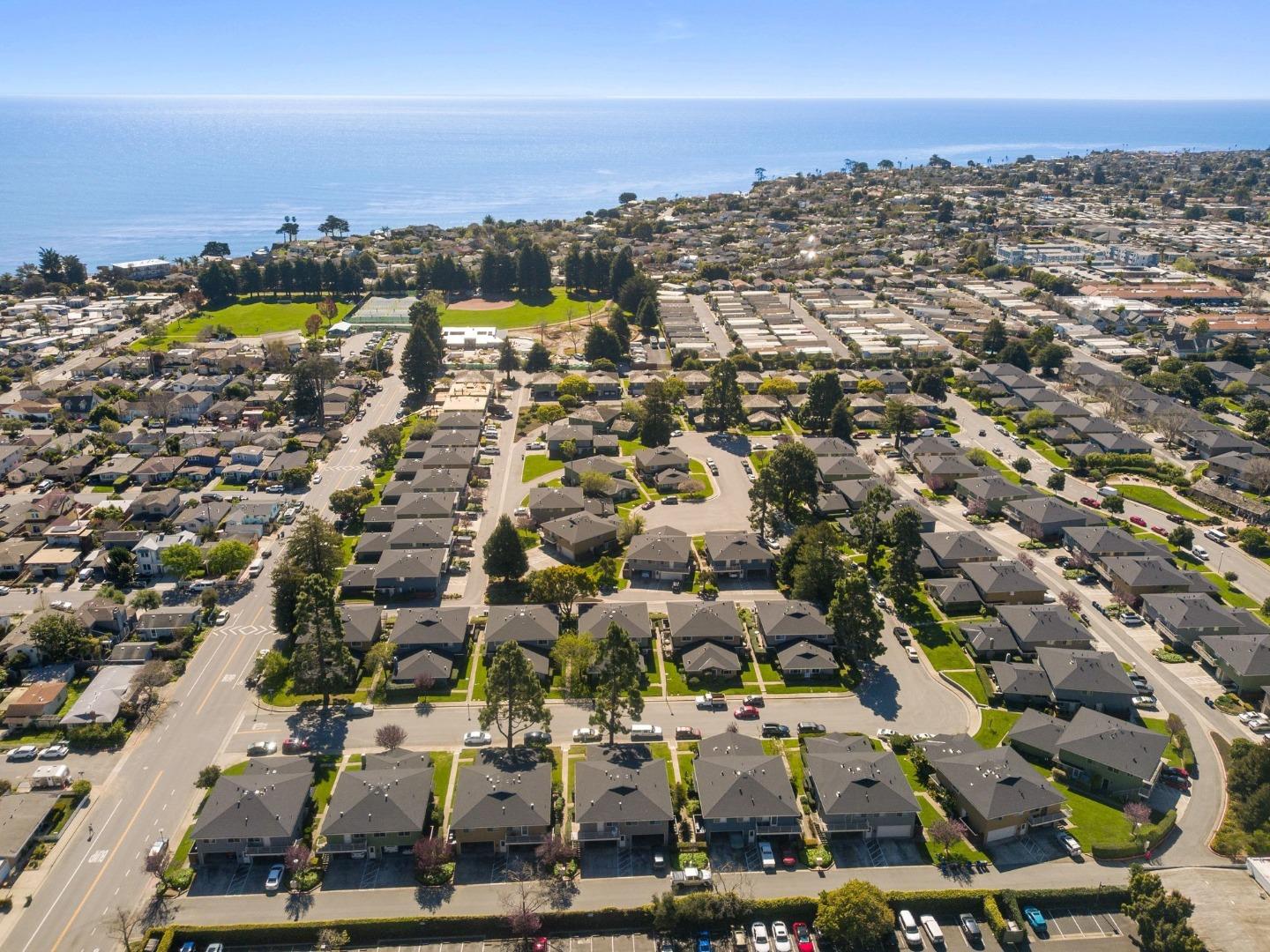 Detail Gallery Image 40 of 41 For 4465 Diamond St #4,  Capitola,  CA 95010 - 2 Beds | 1 Baths