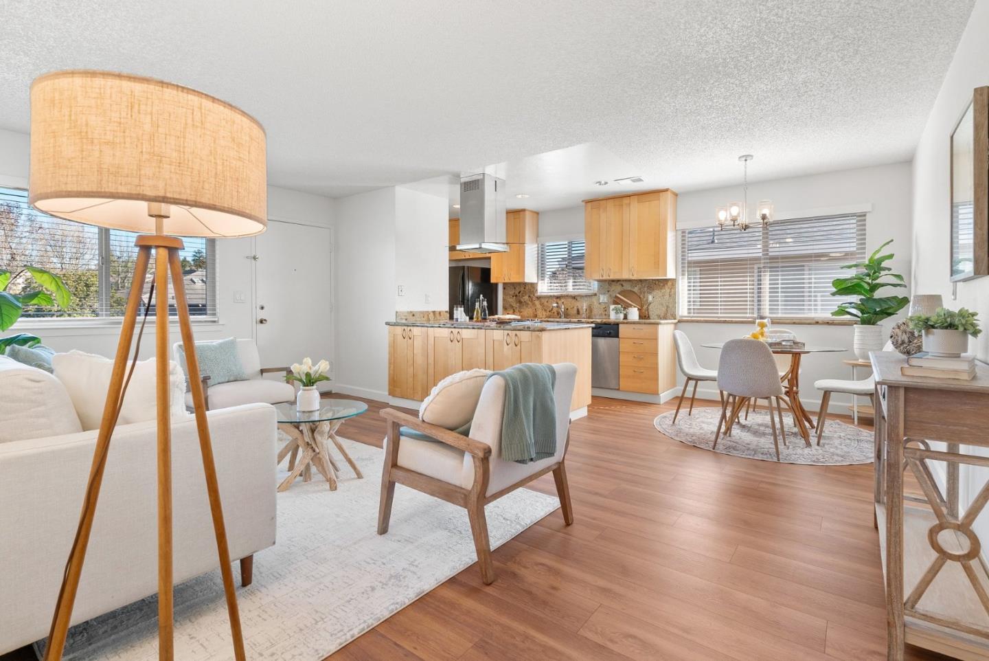 Detail Gallery Image 8 of 41 For 4465 Diamond St #4,  Capitola,  CA 95010 - 2 Beds | 1 Baths