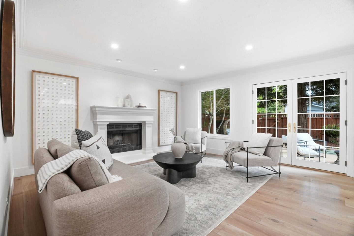 Detail Gallery Image 12 of 31 For 1851 Hull Ave, Redwood City,  CA 94061 - 4 Beds | 2/1 Baths