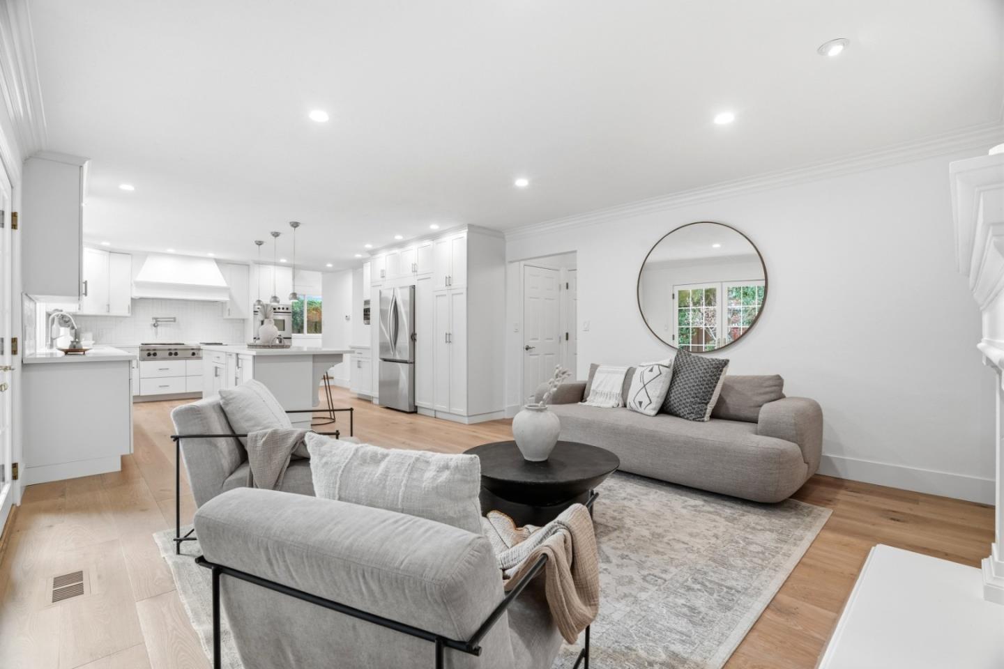 Detail Gallery Image 13 of 31 For 1851 Hull Ave, Redwood City,  CA 94061 - 4 Beds | 2/1 Baths