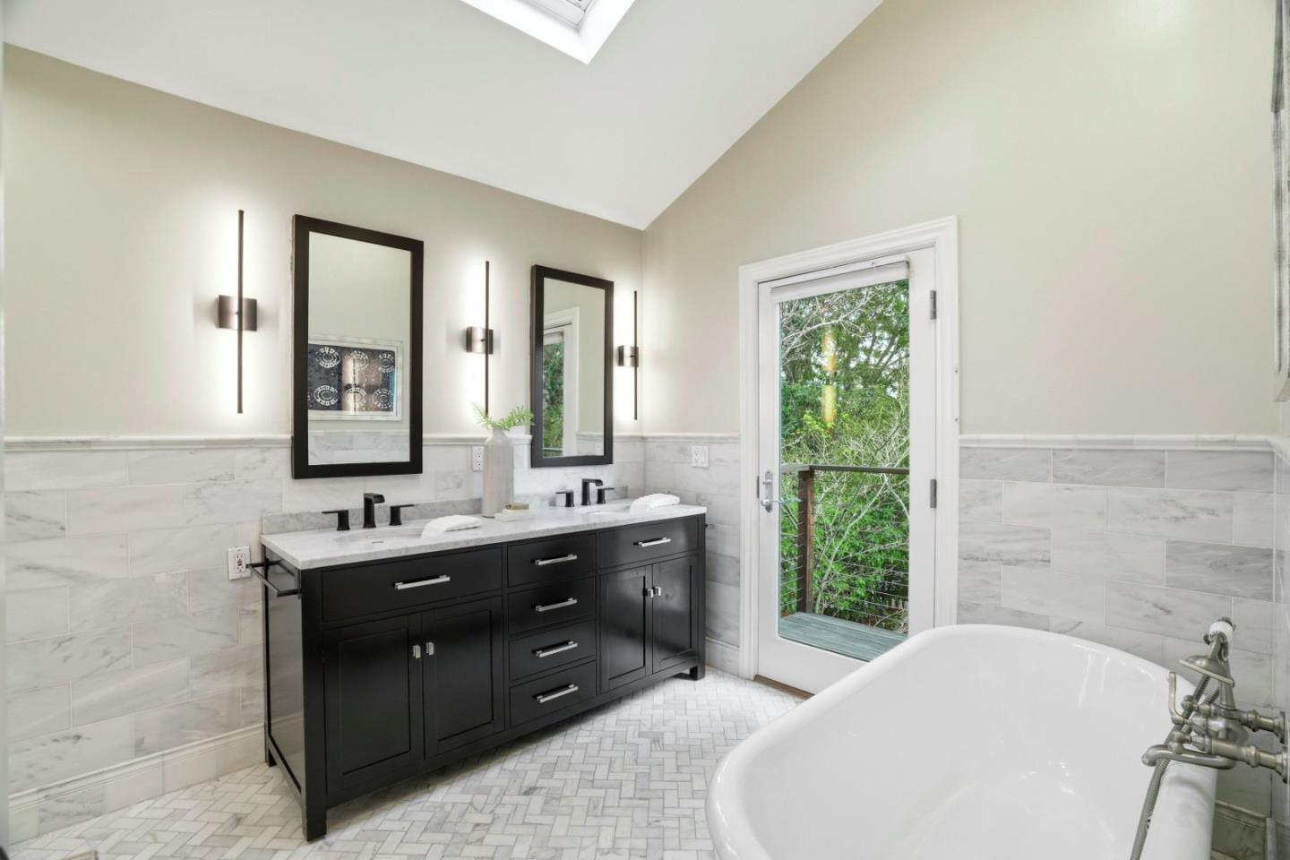 Detail Gallery Image 20 of 31 For 1851 Hull Ave, Redwood City,  CA 94061 - 4 Beds | 2/1 Baths