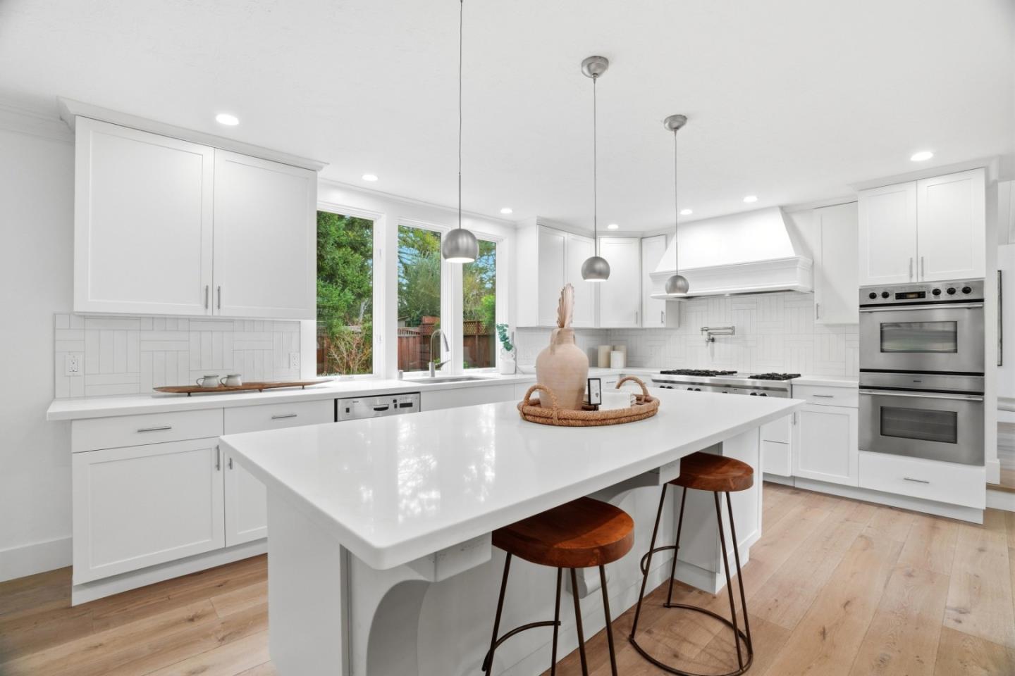 Detail Gallery Image 6 of 31 For 1851 Hull Ave, Redwood City,  CA 94061 - 4 Beds | 2/1 Baths