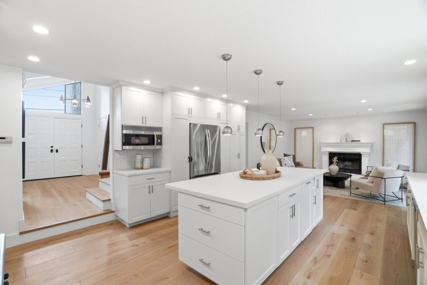 Detail Gallery Image 8 of 31 For 1851 Hull Ave, Redwood City,  CA 94061 - 4 Beds | 2/1 Baths