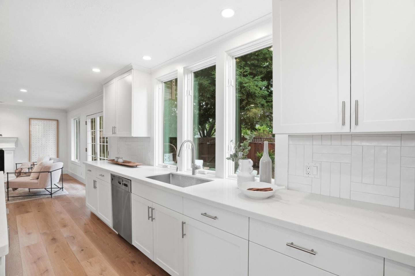 Detail Gallery Image 9 of 31 For 1851 Hull Ave, Redwood City,  CA 94061 - 4 Beds | 2/1 Baths