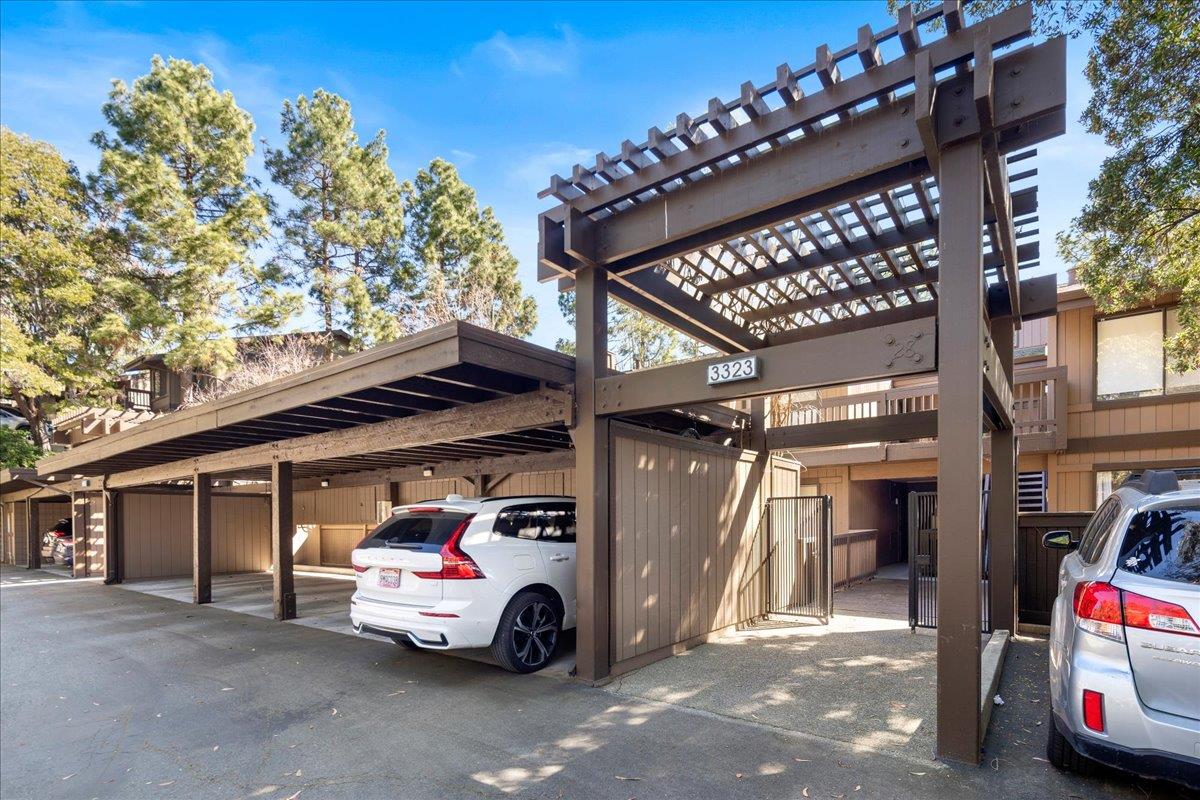 Detail Gallery Image 2 of 32 For 3323 La Mesa Dr #5,  San Carlos,  CA 94070 - 2 Beds | 2 Baths