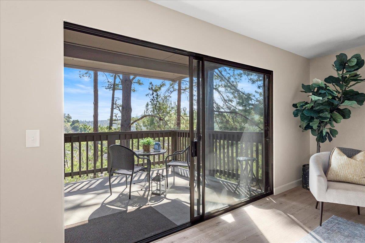 Detail Gallery Image 5 of 32 For 3323 La Mesa Dr #5,  San Carlos,  CA 94070 - 2 Beds | 2 Baths