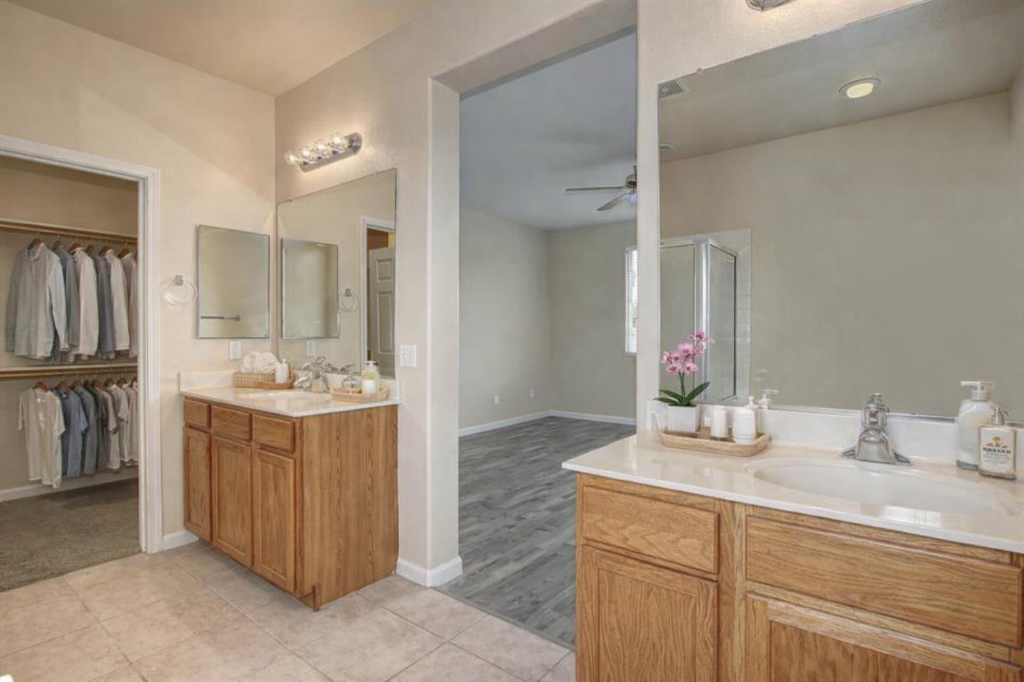 Detail Gallery Image 11 of 21 For 5700 Gold Poppy Way, Elk Grove,  CA 95757 - 4 Beds | 2/1 Baths