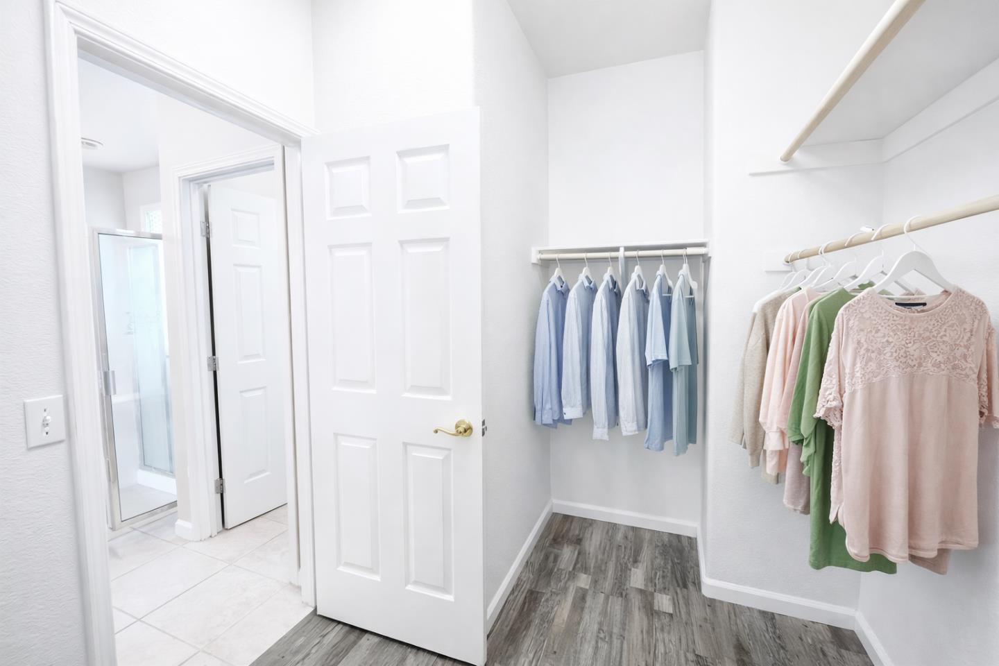 Detail Gallery Image 13 of 21 For 5700 Gold Poppy Way, Elk Grove,  CA 95757 - 4 Beds | 2/1 Baths