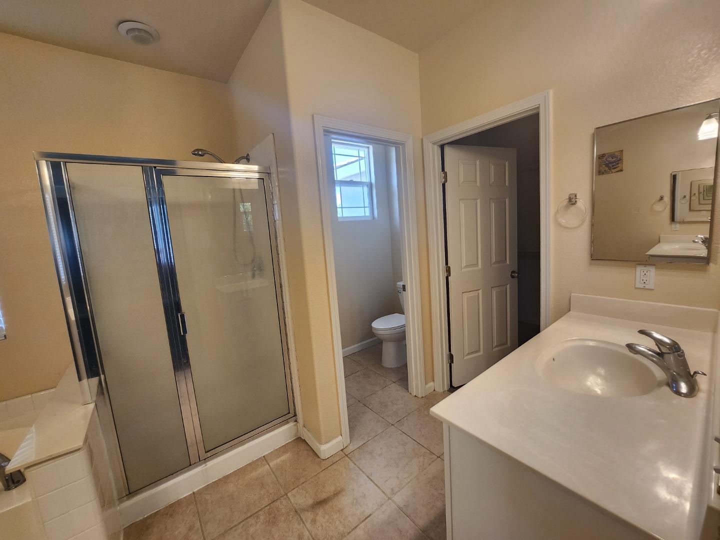 Detail Gallery Image 14 of 21 For 5700 Gold Poppy Way, Elk Grove,  CA 95757 - 4 Beds | 2/1 Baths