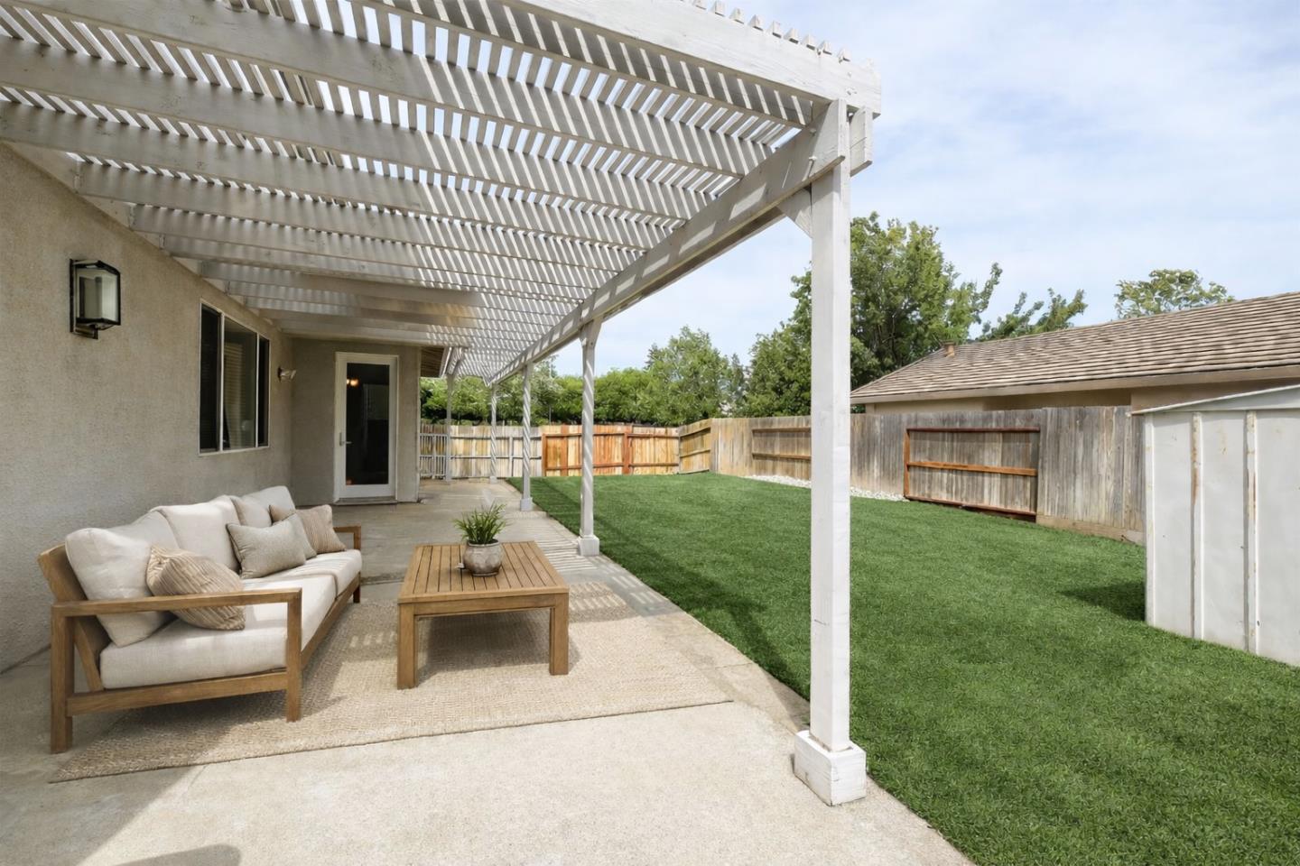 Detail Gallery Image 15 of 21 For 5700 Gold Poppy Way, Elk Grove,  CA 95757 - 4 Beds | 2/1 Baths