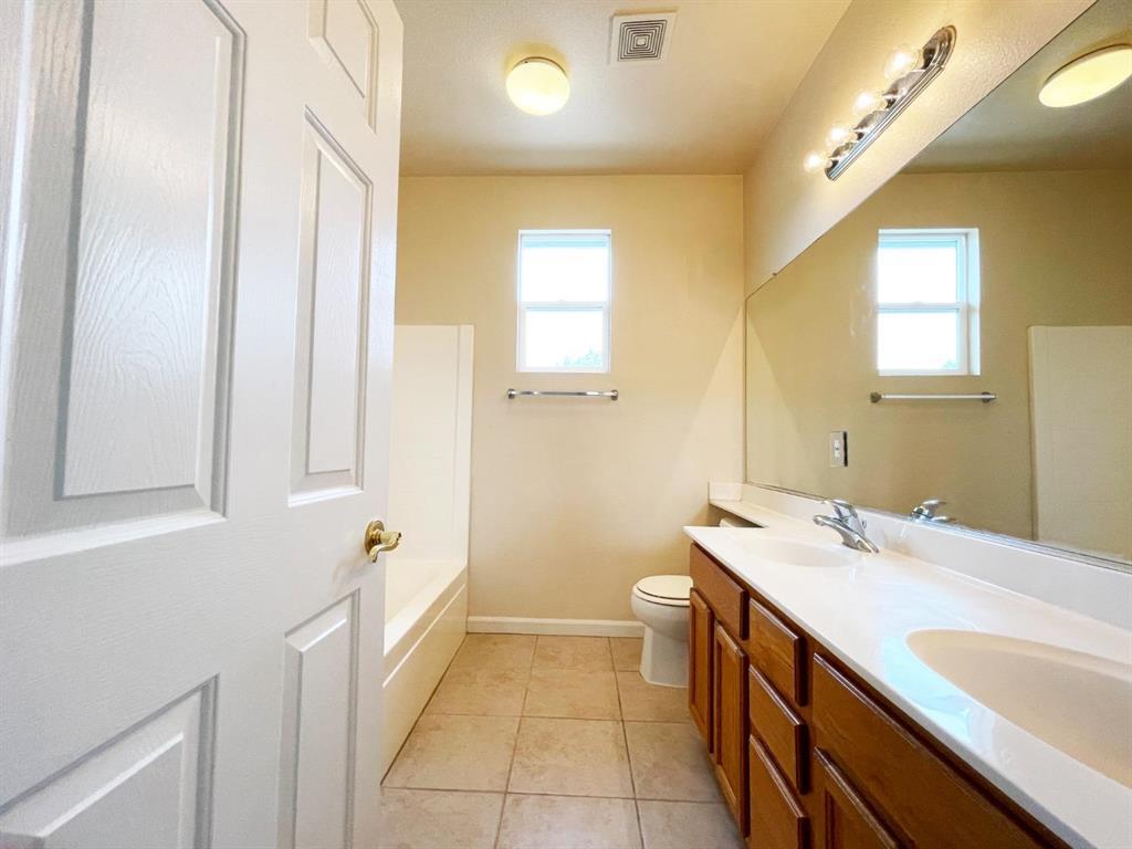 Detail Gallery Image 17 of 21 For 5700 Gold Poppy Way, Elk Grove,  CA 95757 - 4 Beds | 2/1 Baths