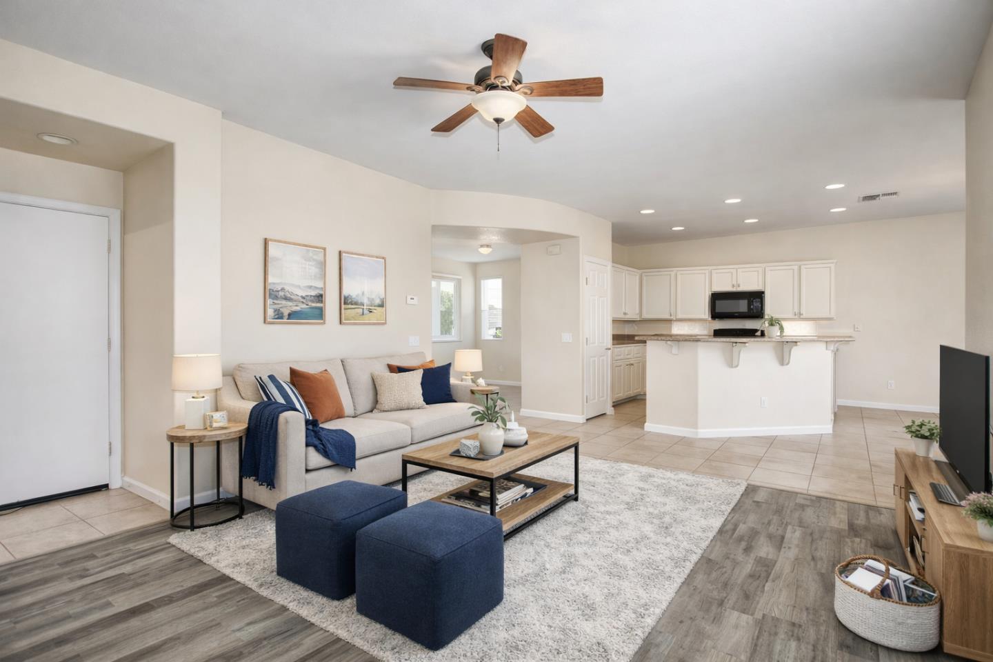 Detail Gallery Image 7 of 21 For 5700 Gold Poppy Way, Elk Grove,  CA 95757 - 4 Beds | 2/1 Baths