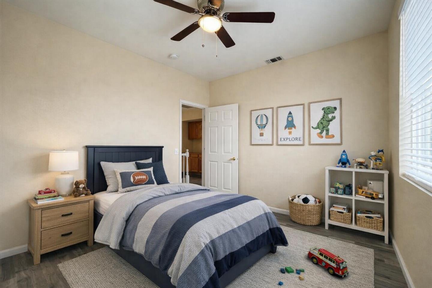 Detail Gallery Image 8 of 21 For 5700 Gold Poppy Way, Elk Grove,  CA 95757 - 4 Beds | 2/1 Baths