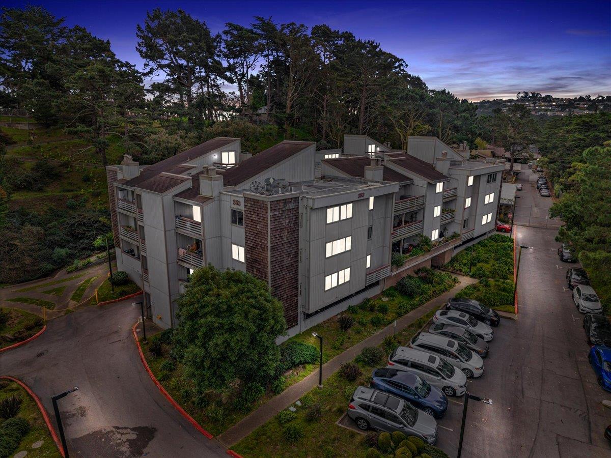 Detail Gallery Image 2 of 35 For 353 Philip Dr #304,  Daly City,  CA 94015 - 3 Beds | 2 Baths