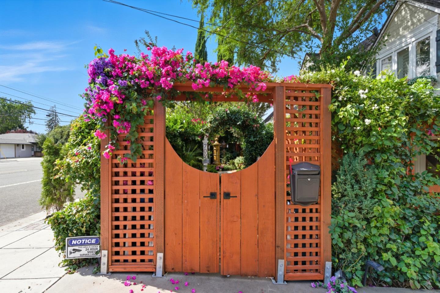 Detail Gallery Image 2 of 93 For 709 Minnesota Ave, San Jose,  CA 95125 - 4 Beds | 2 Baths