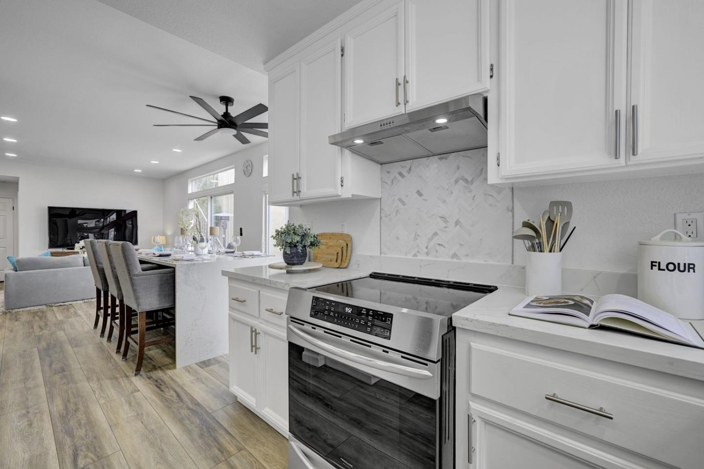 Detail Gallery Image 10 of 49 For 230 Lakeridge Way, San Ramon,  CA 94582 - 3 Beds | 2/1 Baths