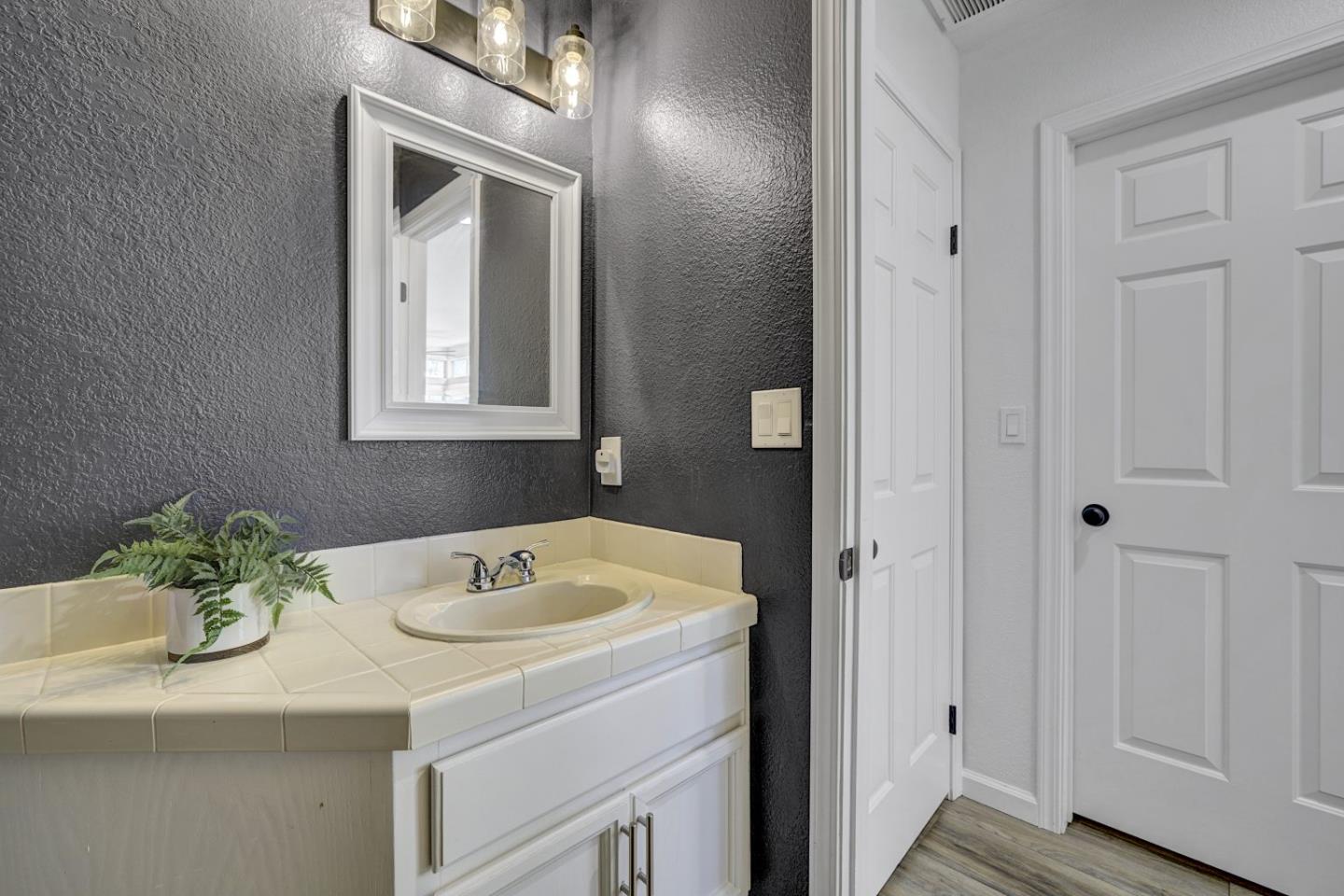 Detail Gallery Image 17 of 49 For 230 Lakeridge Way, San Ramon,  CA 94582 - 3 Beds | 2/1 Baths