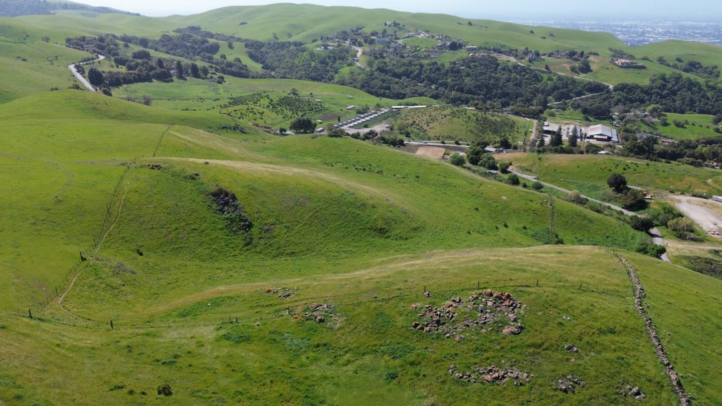 Detail Gallery Image 13 of 15 For 3463 Calaveras Rd, Milpitas,  CA 95035 - 3 Beds | 2 Baths