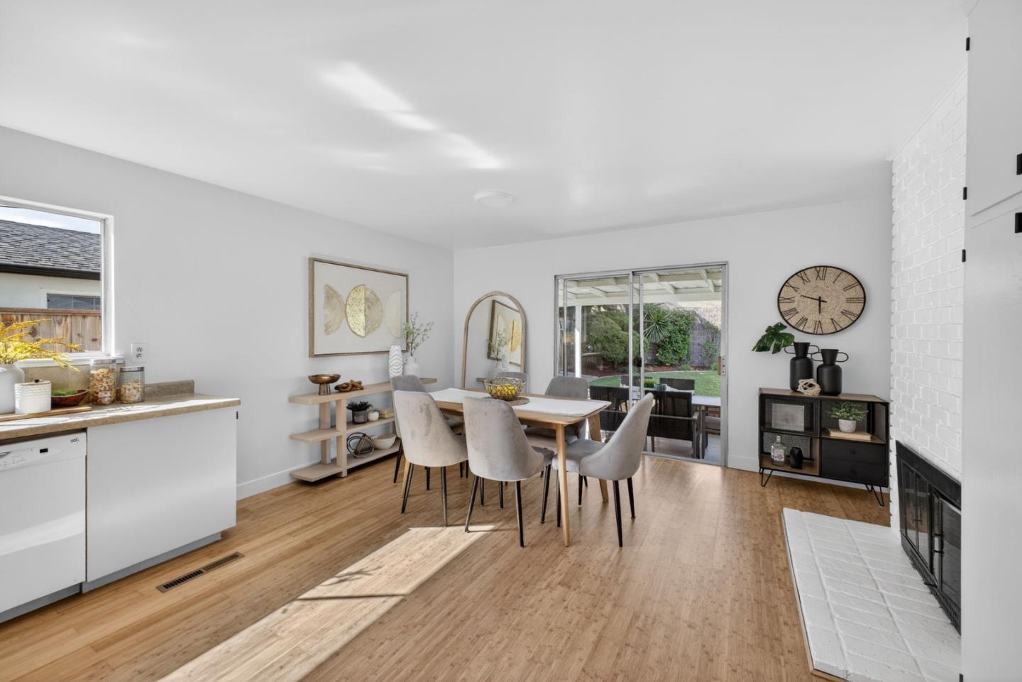 Detail Gallery Image 10 of 30 For 1377 Dentwood Dr, San Jose,  CA 95118 - 4 Beds | 2 Baths