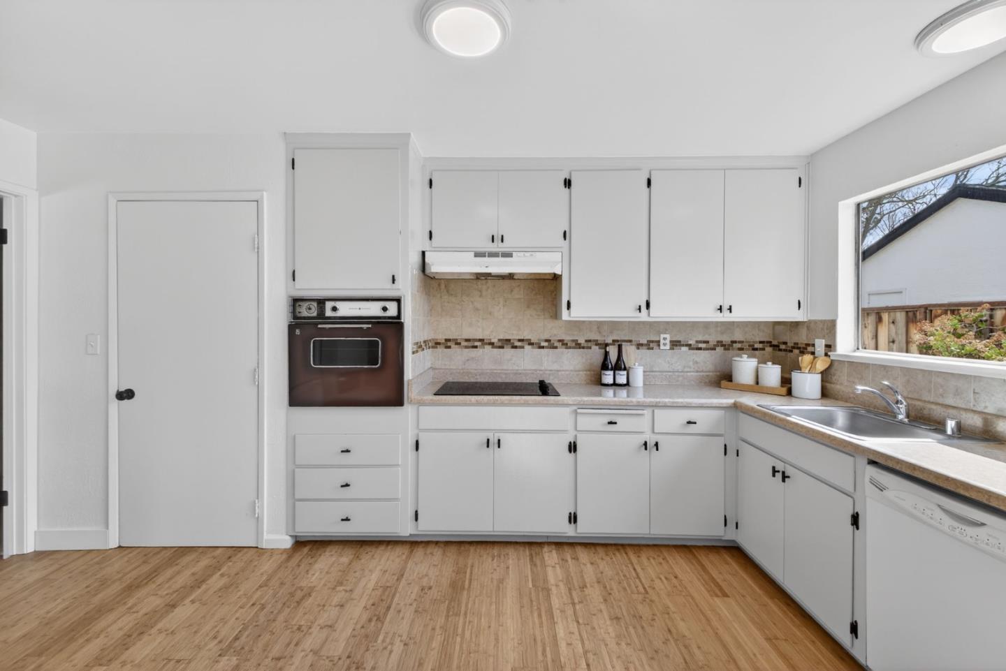 Detail Gallery Image 6 of 30 For 1377 Dentwood Dr, San Jose,  CA 95118 - 4 Beds | 2 Baths