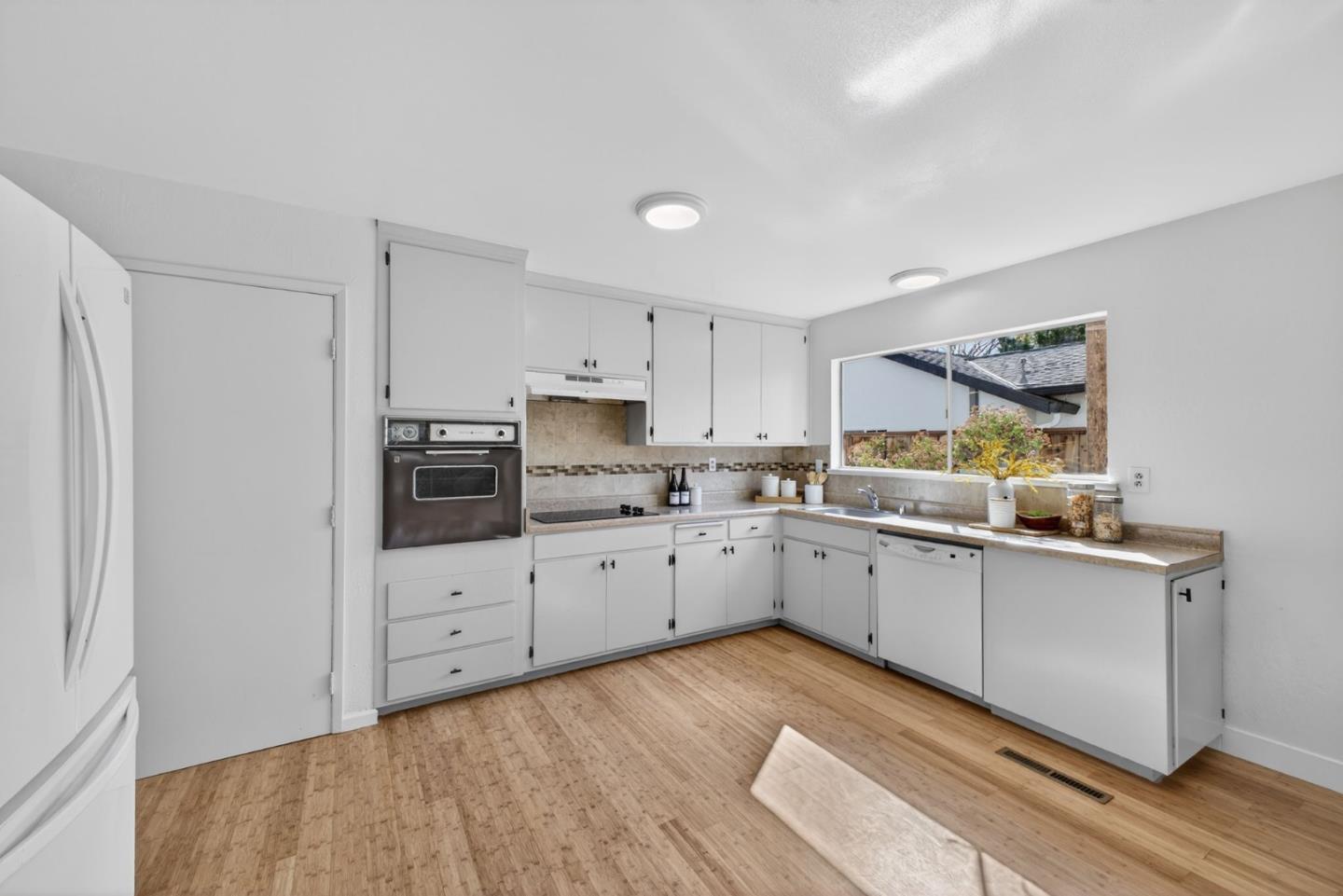 Detail Gallery Image 7 of 30 For 1377 Dentwood Dr, San Jose,  CA 95118 - 4 Beds | 2 Baths