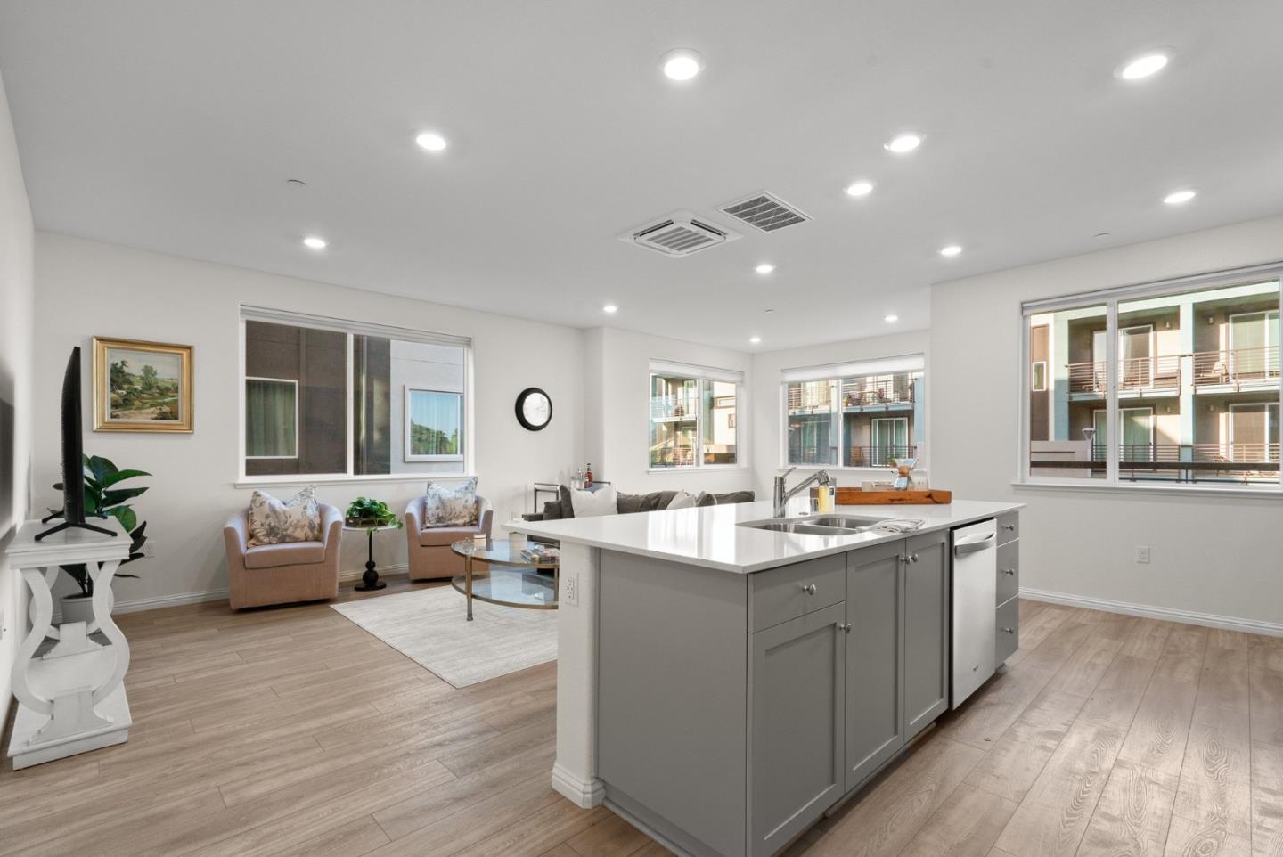 Detail Gallery Image 11 of 49 For 3208 Mallard Ct #201,  San Jose,  CA 95117 - 2 Beds | 2 Baths