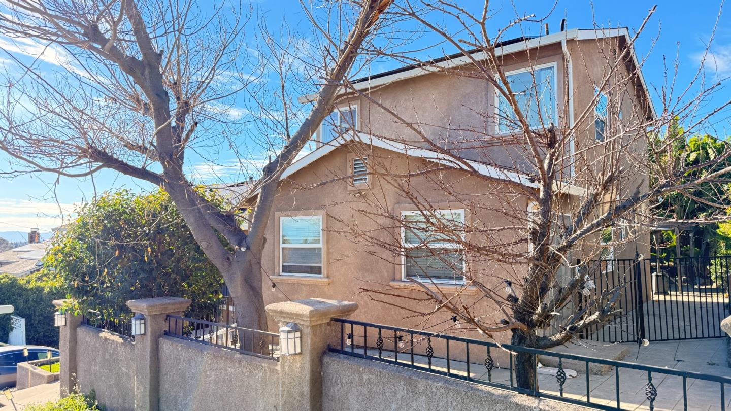 Detail Gallery Image 5 of 25 For 722 Gleneagle Ave, Hayward,  CA 94544 - 6 Beds | 3 Baths