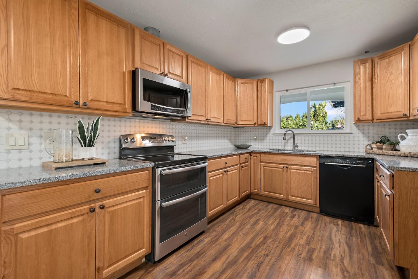 Detail Gallery Image 6 of 24 For 5821 Comanche Dr, San Jose,  CA 95123 - 4 Beds | 3 Baths