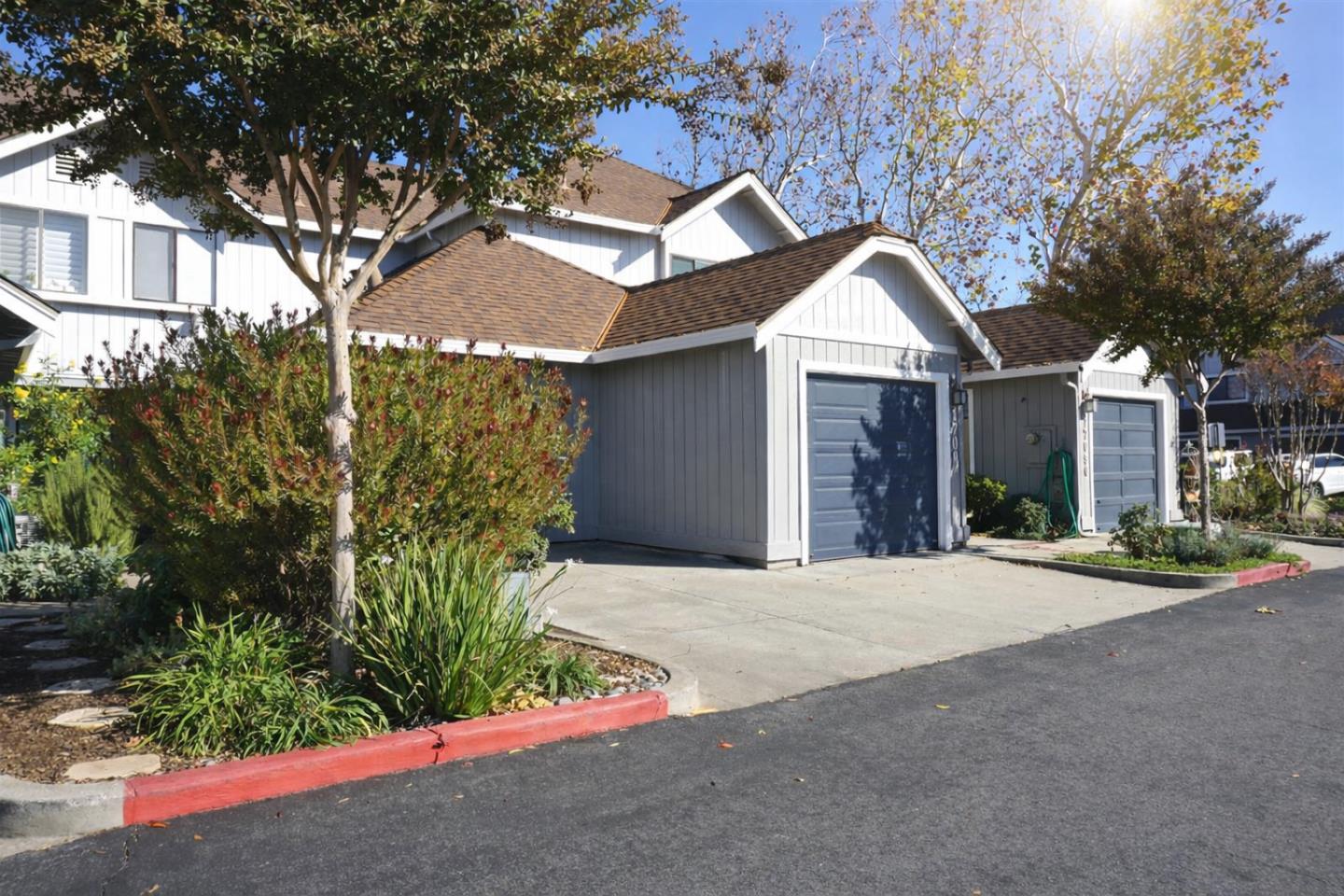 Detail Gallery Image 2 of 43 For 17106 Creekside Cir, Morgan Hill,  CA 95037 - 2 Beds | 1/1 Baths