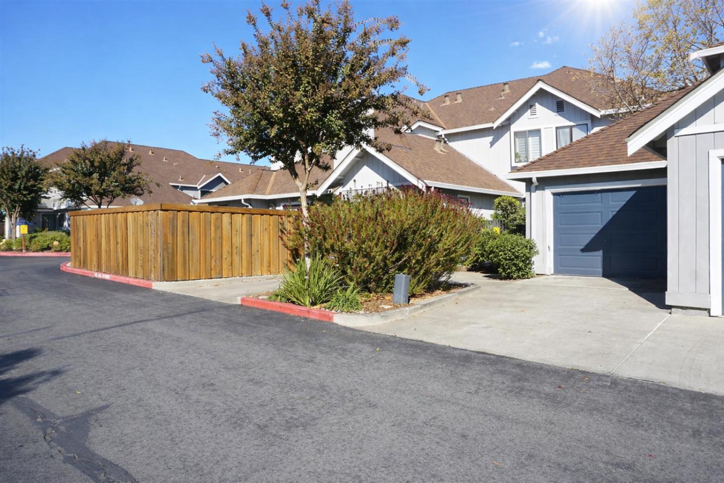 Detail Gallery Image 3 of 43 For 17106 Creekside Cir, Morgan Hill,  CA 95037 - 2 Beds | 1/1 Baths