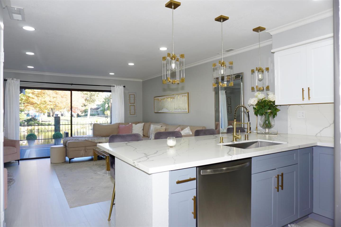 Detail Gallery Image 8 of 43 For 17106 Creekside Cir, Morgan Hill,  CA 95037 - 2 Beds | 1/1 Baths