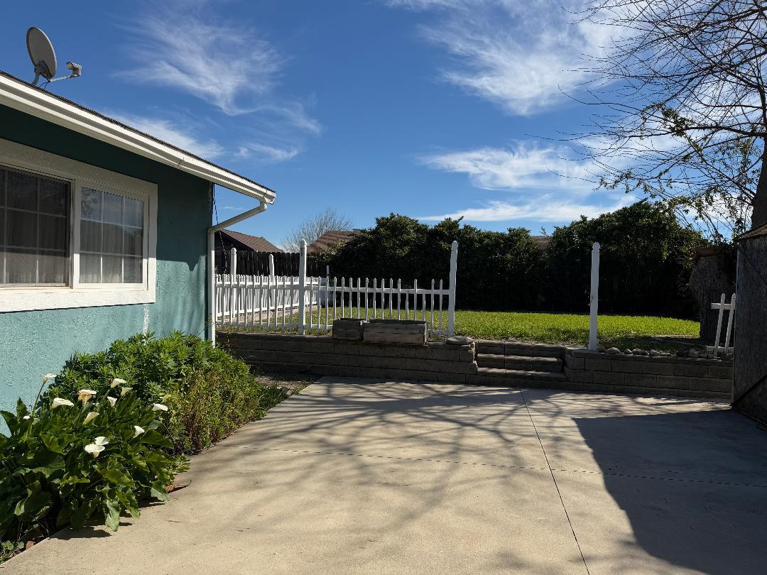 Detail Gallery Image 2 of 14 For 45170 Crown Ave, King City,  CA 93930 - 3 Beds | 2 Baths