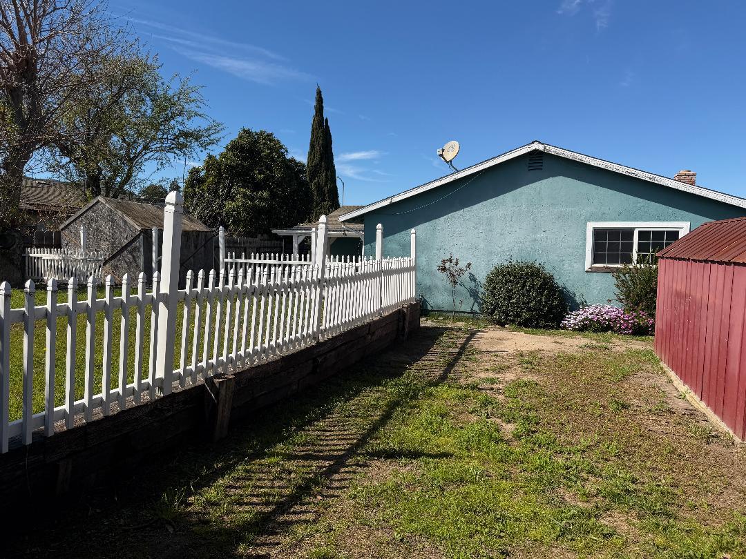 Detail Gallery Image 4 of 14 For 45170 Crown Ave, King City,  CA 93930 - 3 Beds | 2 Baths