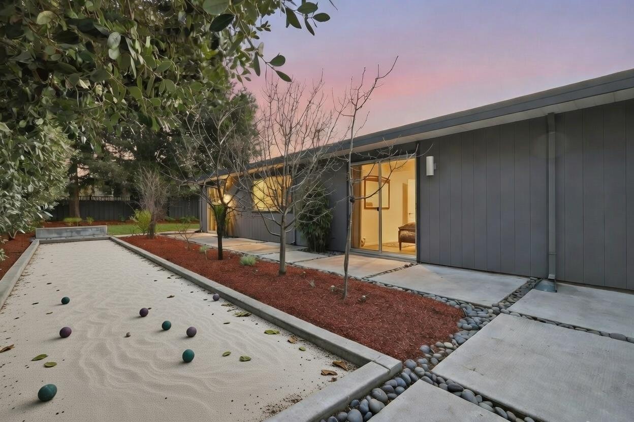 Detail Gallery Image 15 of 36 For 1694 Clay Dr, Los Altos,  CA 94024 - 5 Beds | 3 Baths